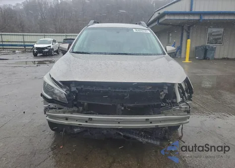 2018 Subaru Outback 2.5I Premium z USA, uszkodzony, nr VIN 4S4BSAFC4J3347160